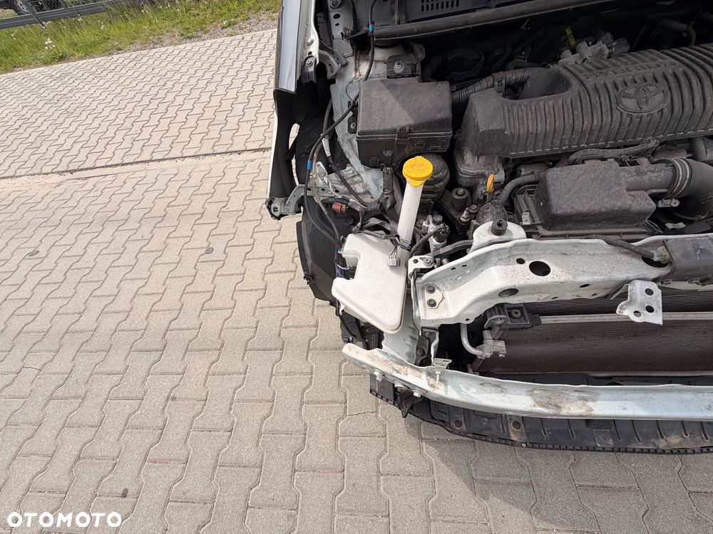 Toyota Yaris Hybrid 100 Business Edition - 15