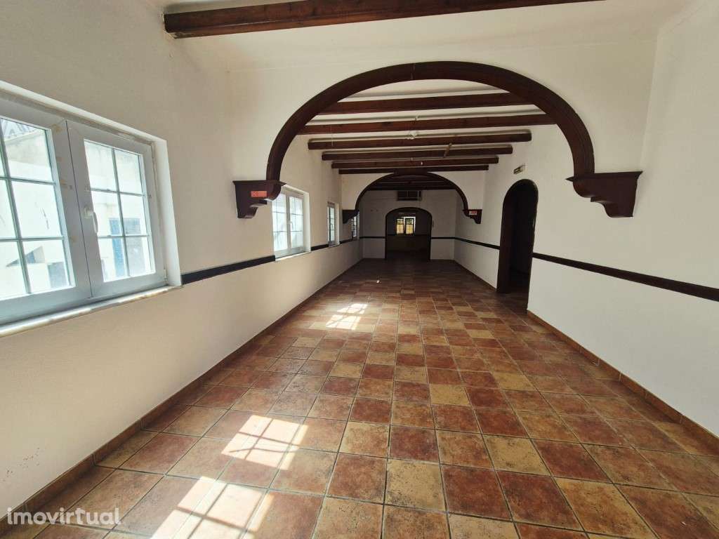 Edifício no centro de Milfontes - Grande imagem: 4/28