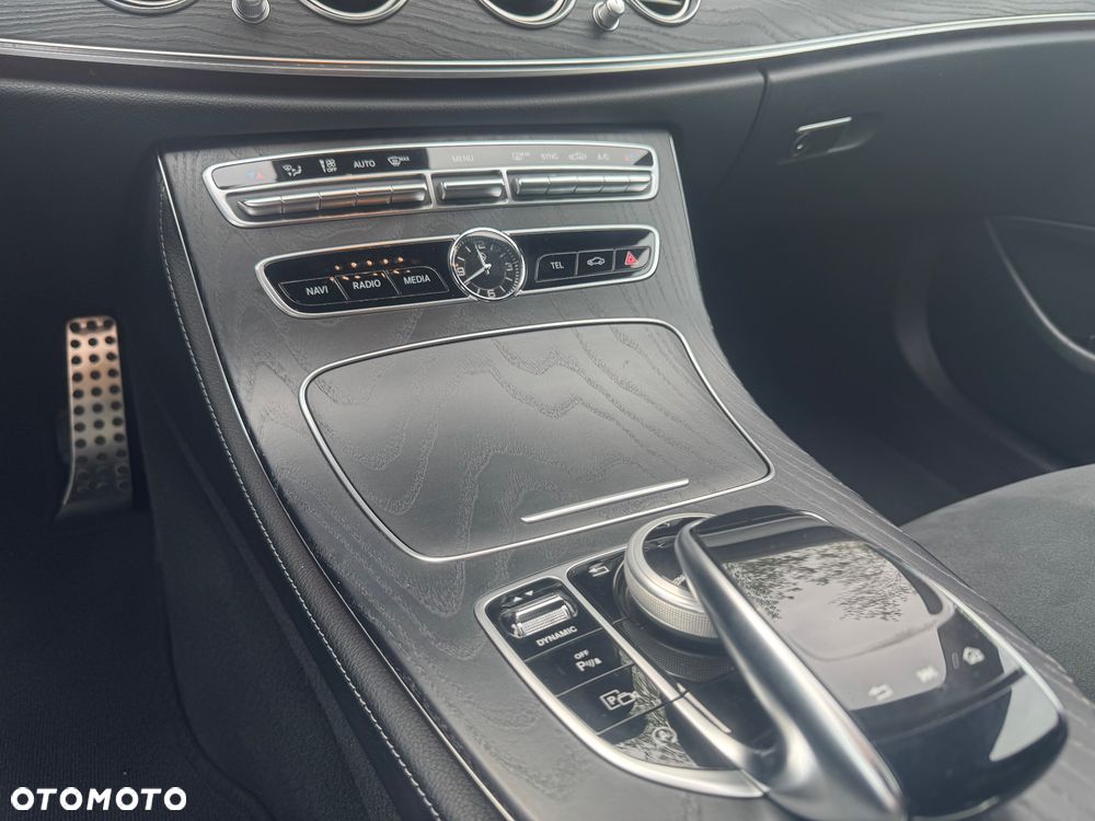 Mercedes-Benz Klasa E 200 9G-TRONIC AMG Line - 21