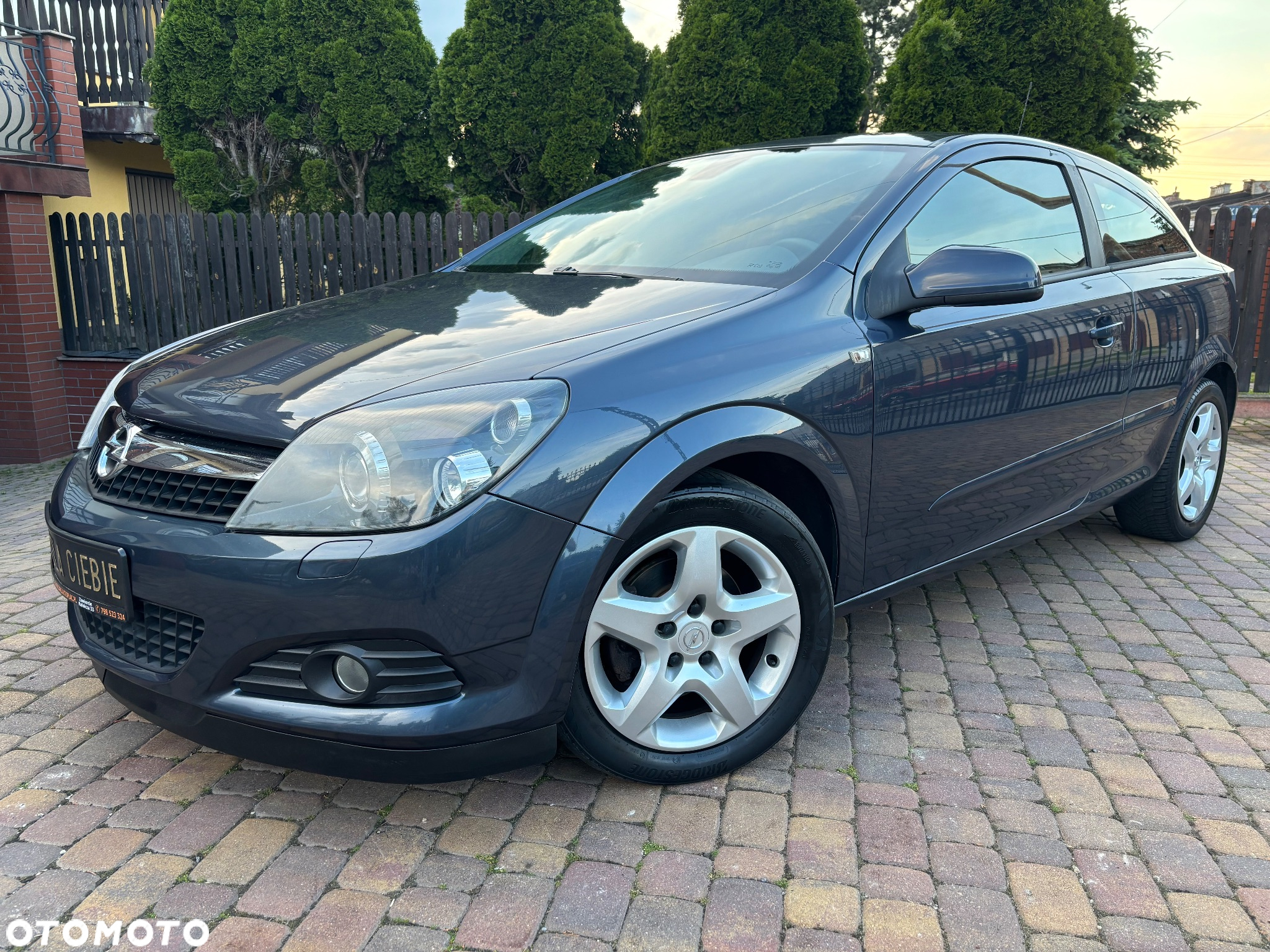 Opel Astra GTC 1.4 Cosmo - 17