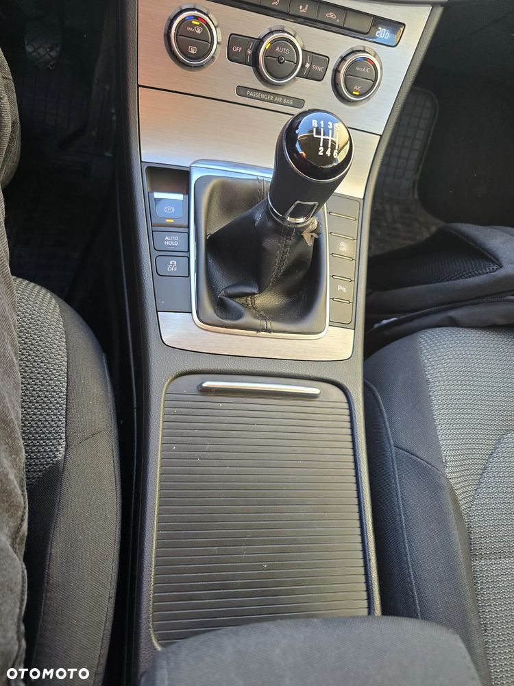 Volkswagen Passat 1.6 TDI Comfortline - 13