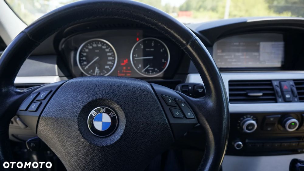 BMW Seria 5 520d - 27