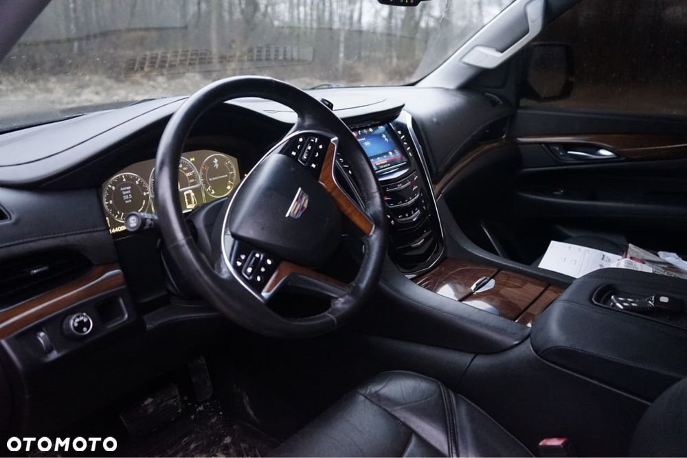 Cadillac Escalade - 4