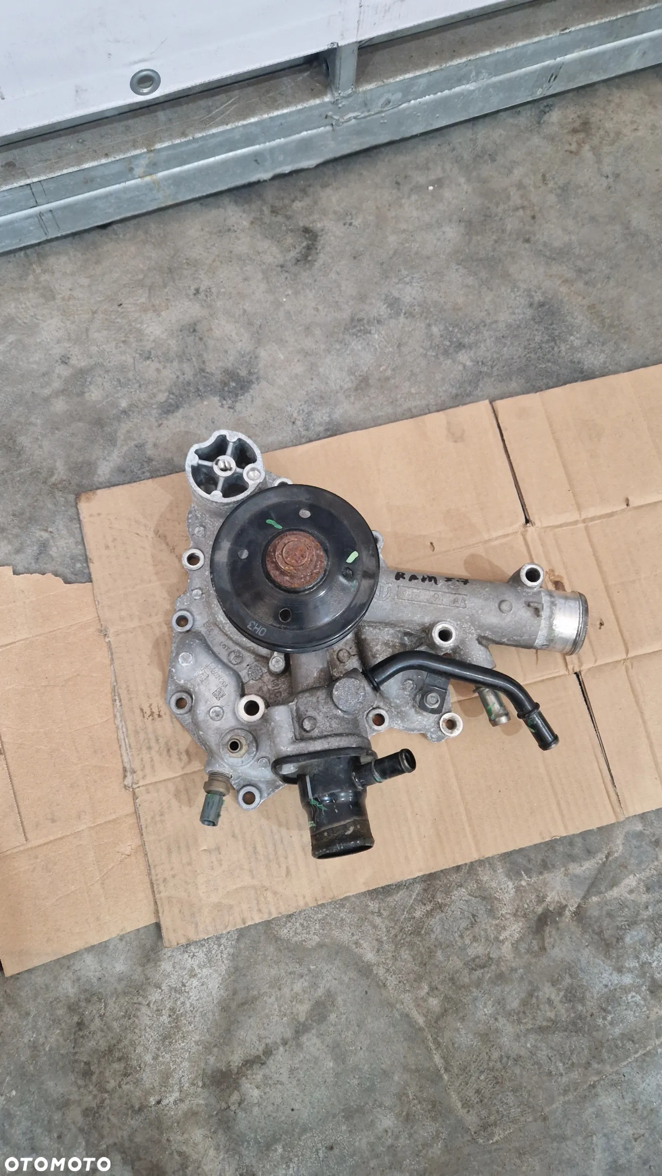 Pompa wody Ram 1500 V 5.7 hemi 68346911AA - 4