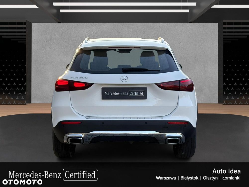 Mercedes-Benz GLA - 8