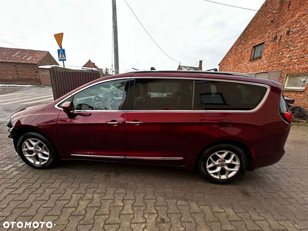 Chrysler Pacifica - 8