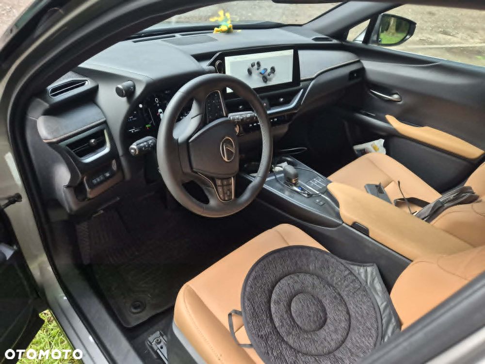 Lexus UX - 8
