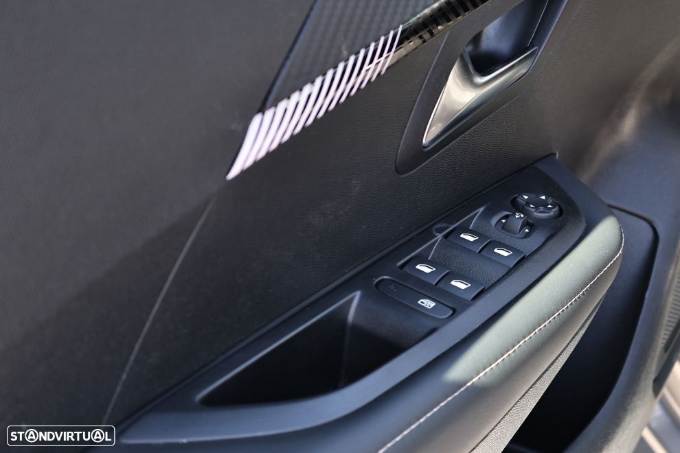 Peugeot e-208 51 kWh Allure - 15