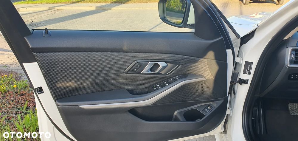 BMW Seria 3 318d - 15