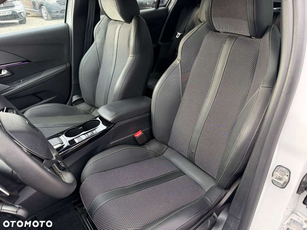 Peugeot 208 1.2 mHEV GT - 9