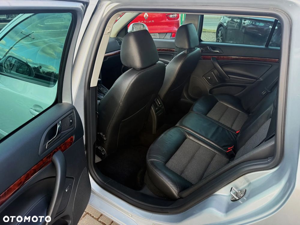 Skoda Octavia 1.6 TDI DPF DSG Elegance - 9