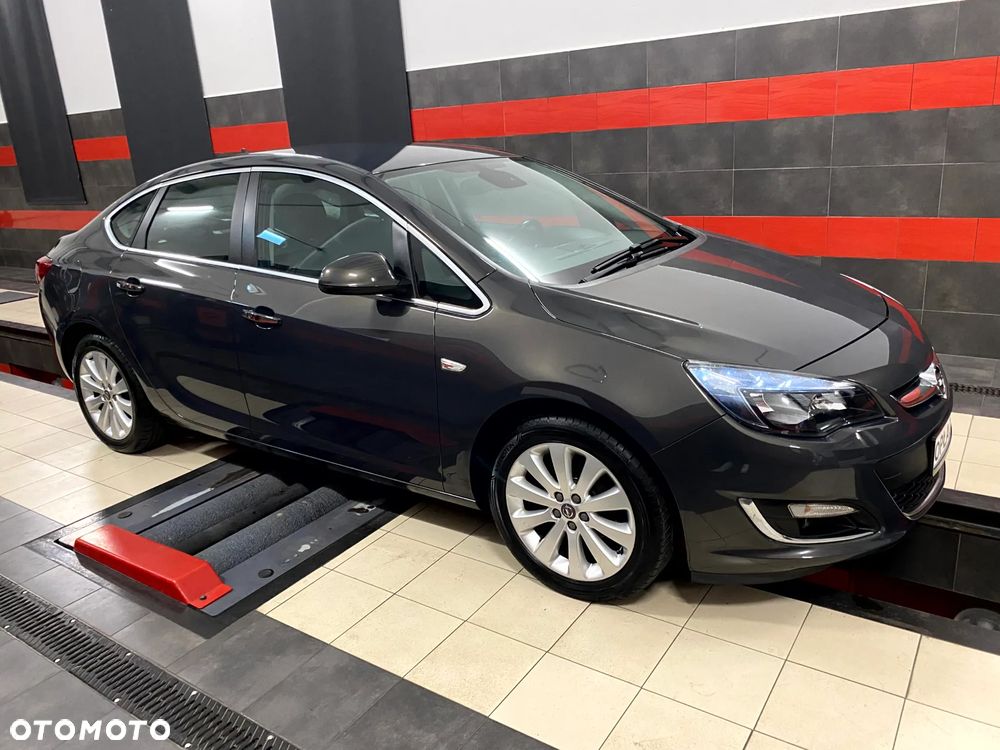 Opel Astra 1.4 Turbo Innovation - 14