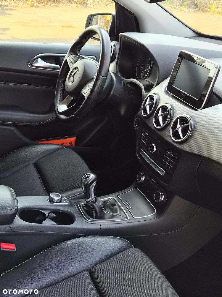 Mercedes-Benz Klasa B 180 UrbanStyle Edition - 25