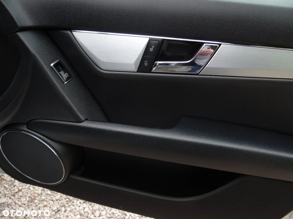 Mercedes-Benz Klasa C 180 BlueEFFICIENCY 7G-TRONIC Avantgarde - 21
