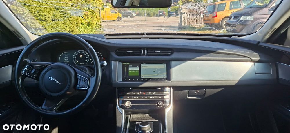 Jaguar XF 30d Prestige - 9