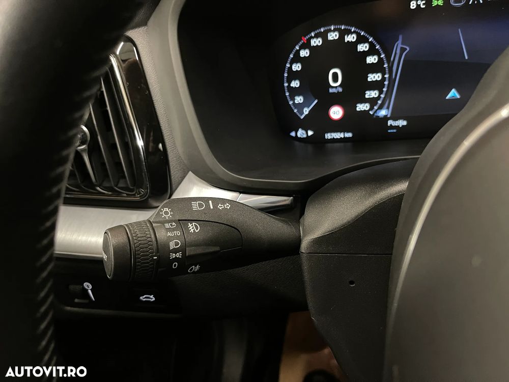 Volvo XC 60 D5 AWD Geartronic Momentum - 26