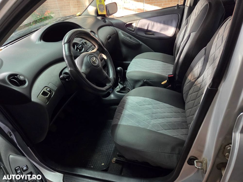 Toyota Yaris 1.0 Sol - 4