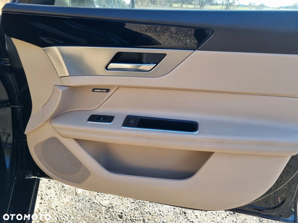 Jaguar XF 3.0 TDV6 Prestige - 25