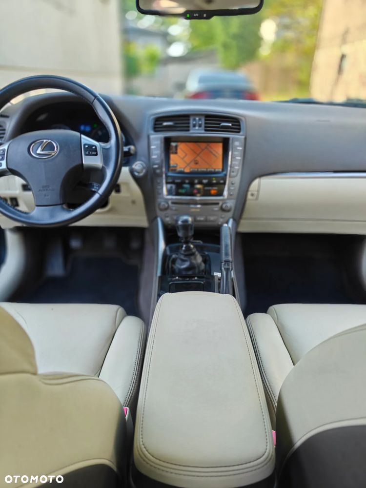 Lexus IS 200 D Elegance - 11