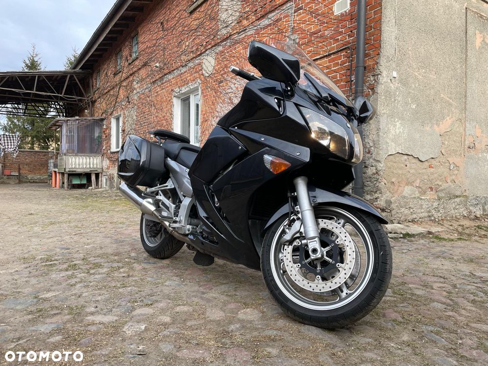 Yamaha FJR - 8