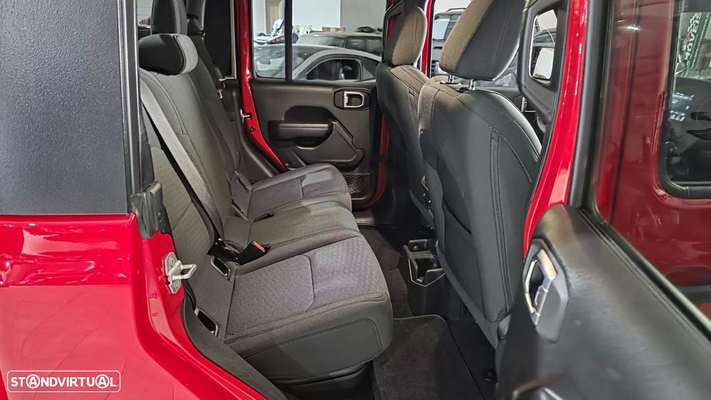 Jeep Gladiator 3.0 CRD Sport AT8 - 44