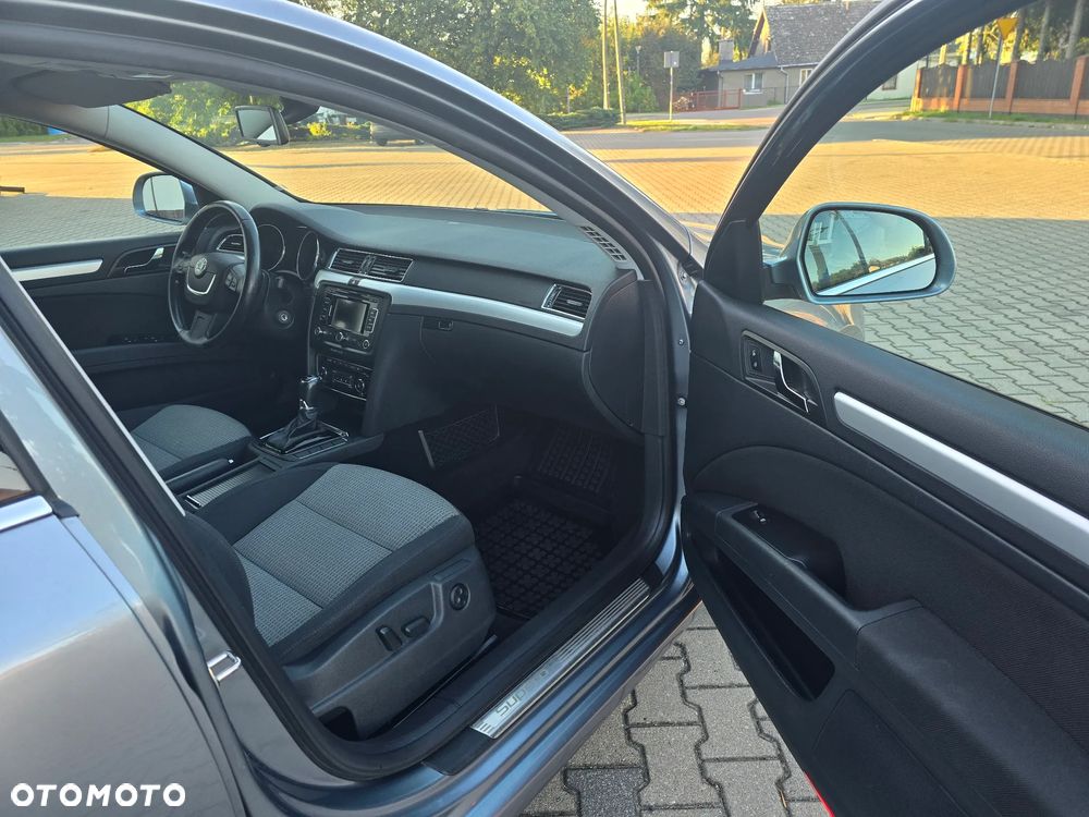 Skoda Superb 2.0 TDI Elegance DSG - 23