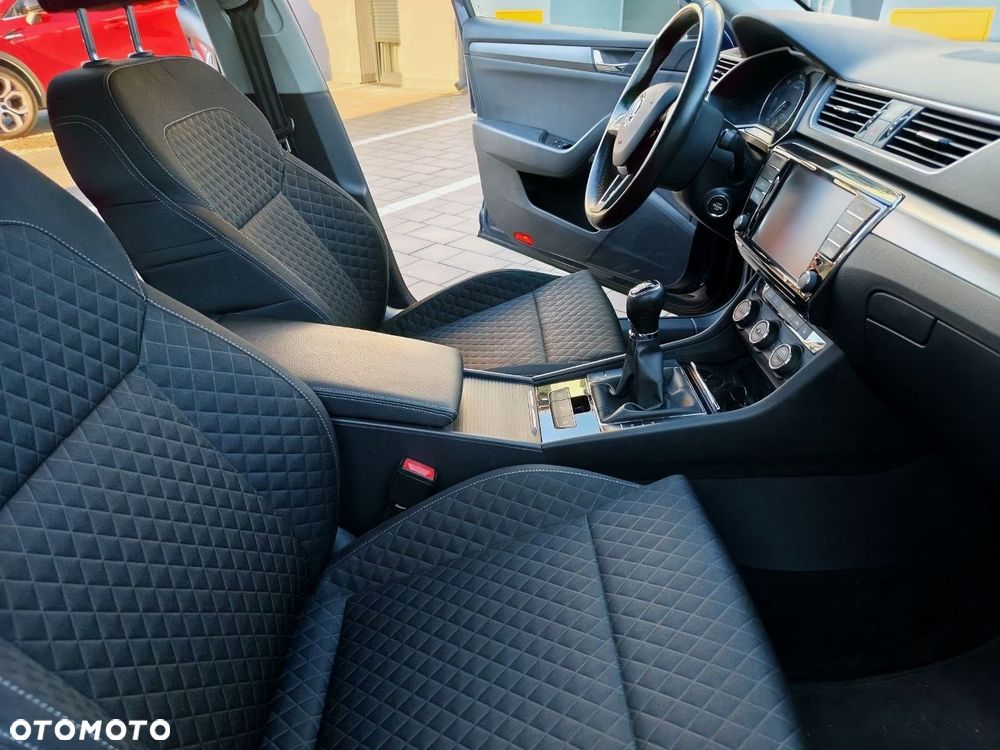 Skoda Superb 2.0 TDI Premium Edition - 20