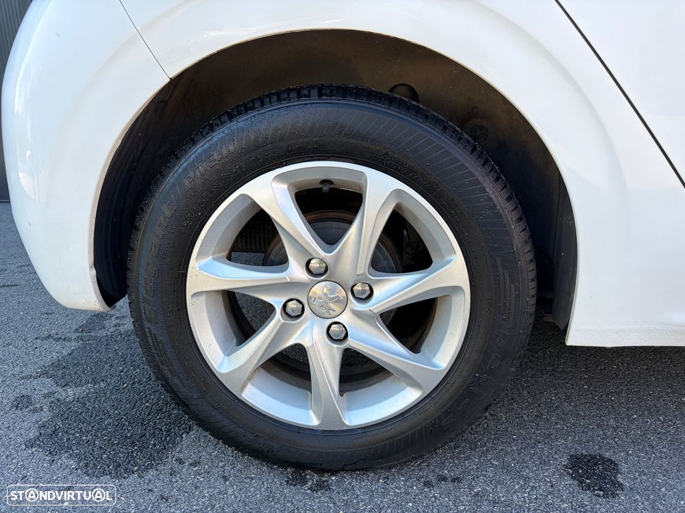 Peugeot 208 - 15