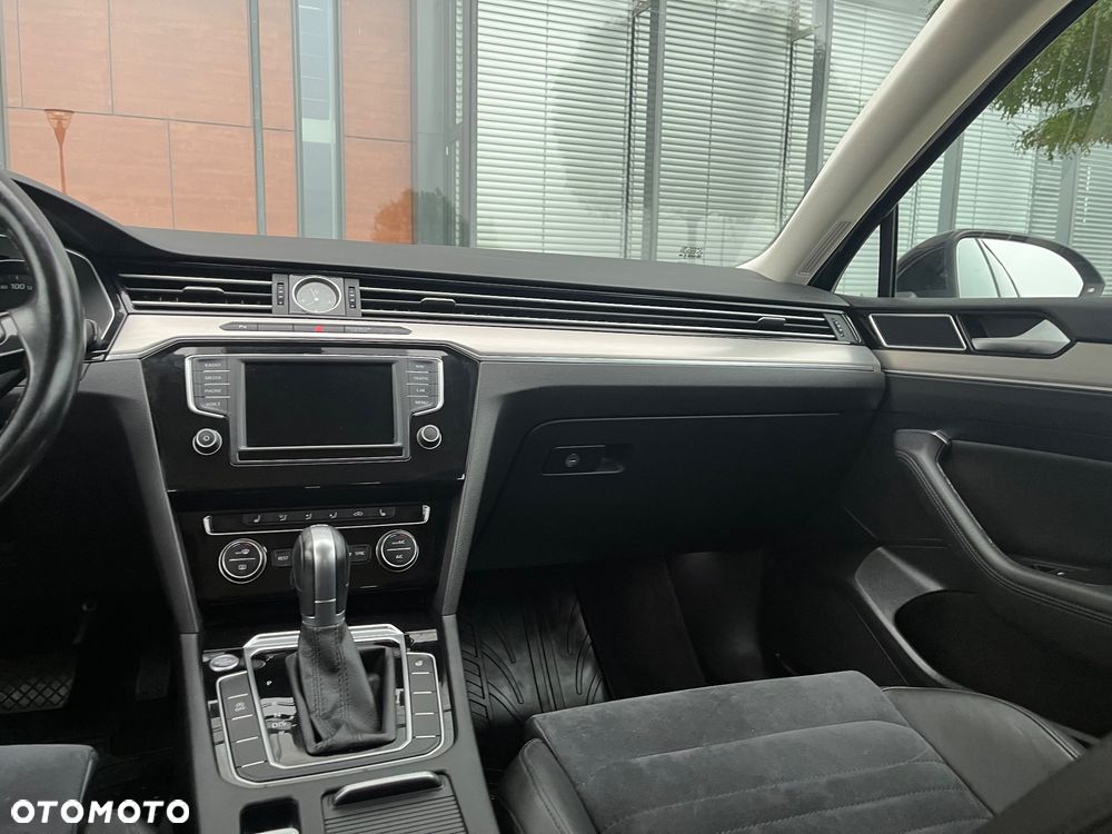 Volkswagen Passat - 25