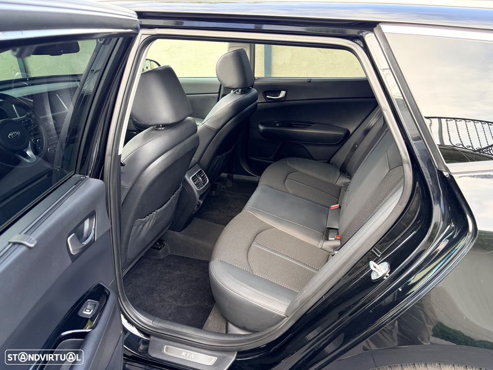 Kia Optima SW 1.7 CRDI DCT Vision - 11