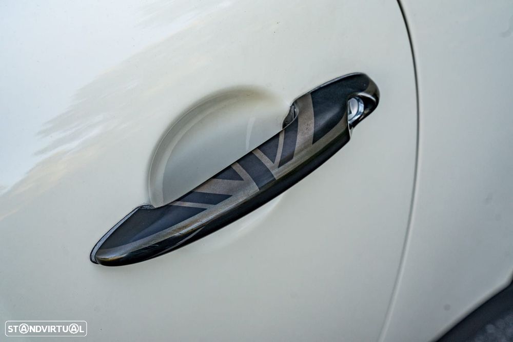 MINI 3 Portas Cooper D - 25