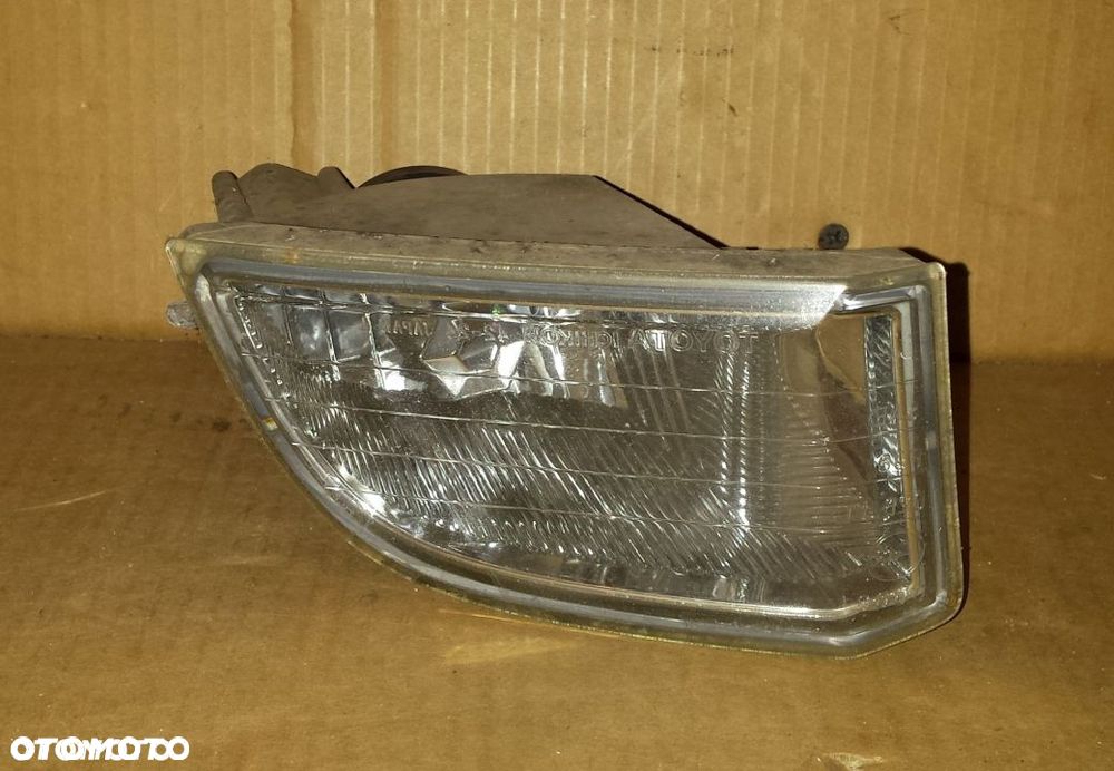 Halogen prawy przeciwmgielna Toyota Rav4 Rav 4 00-