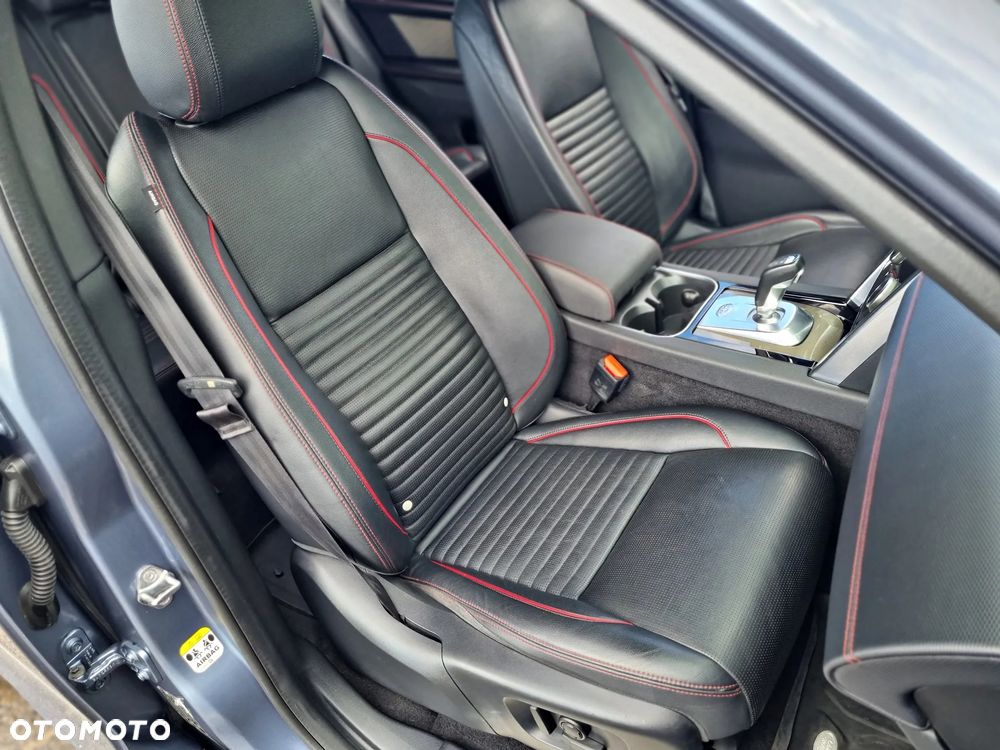 Land Rover Discovery Sport P200 R-Dynamic SE - 18