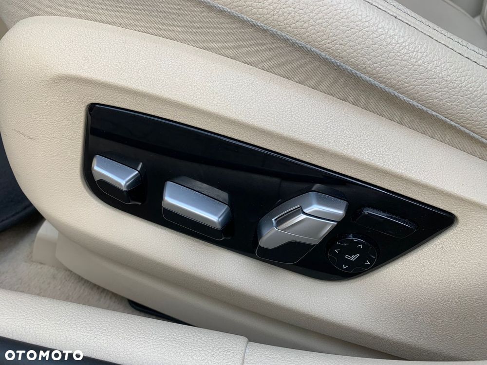 BMW Seria 5 530i GPF xDrive Luxury Line - 37