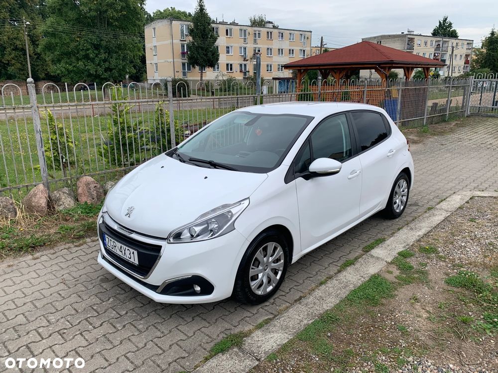 Peugeot 208 - 1