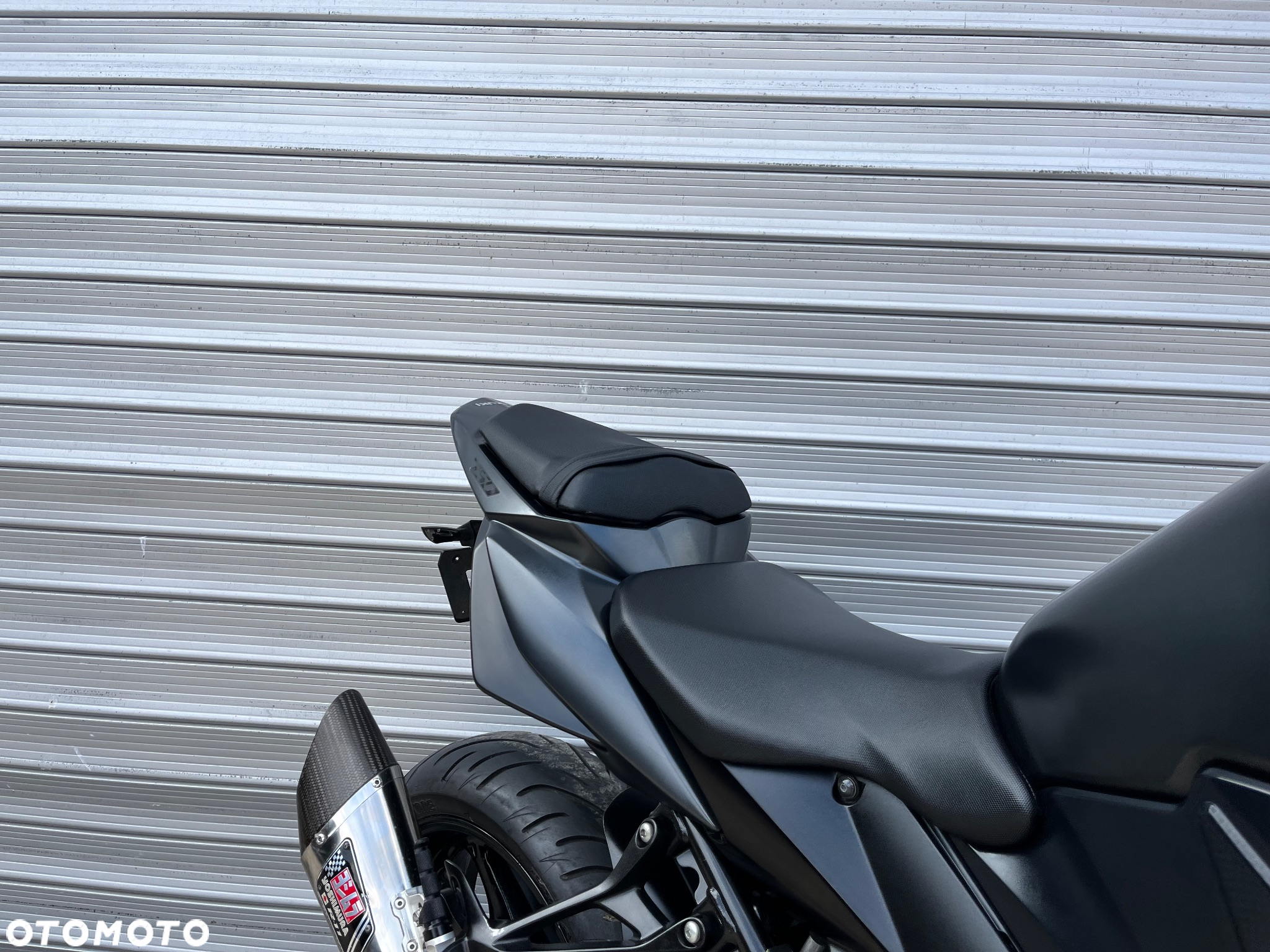 Suzuki GSR - 32