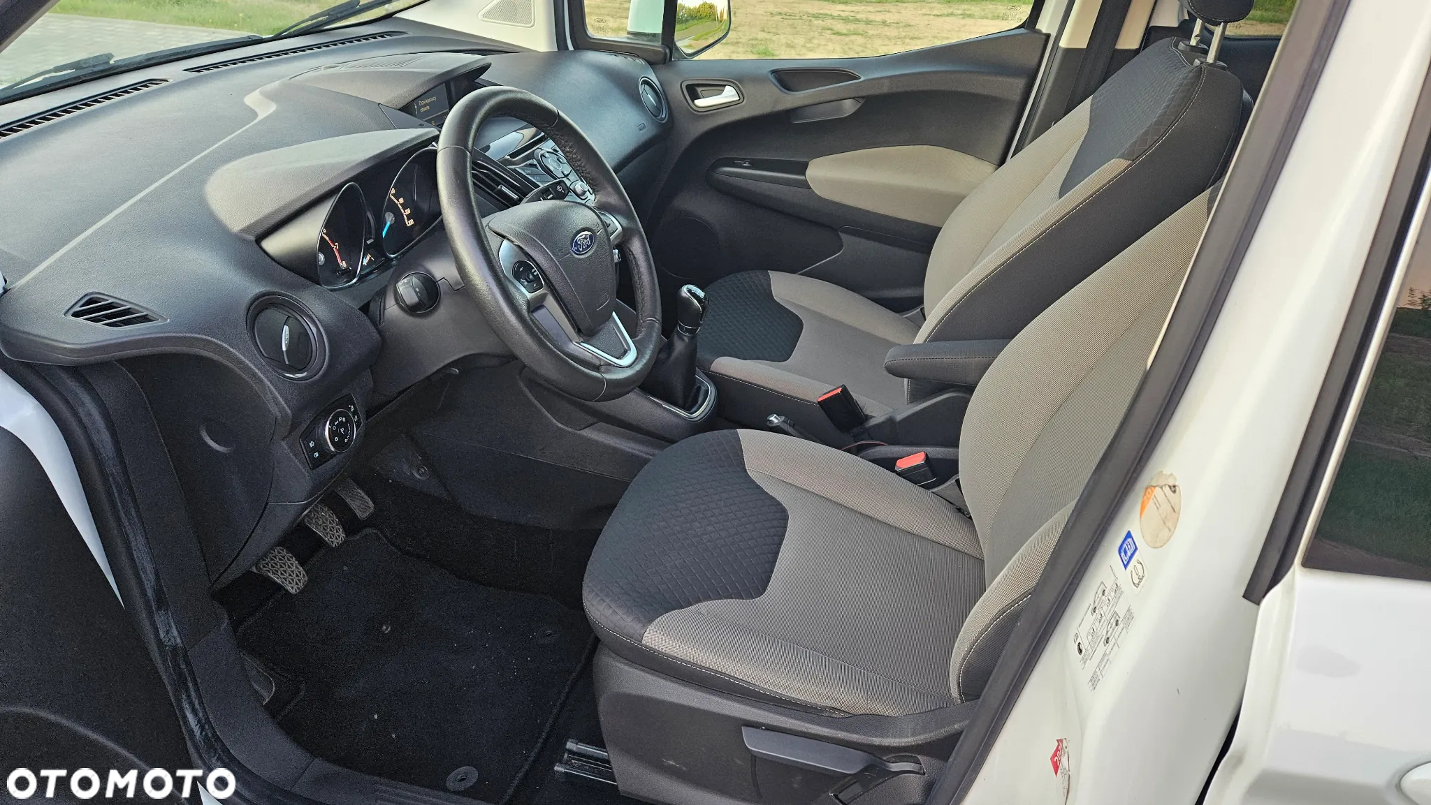 Ford Tourneo Courier 1.0 EcoBoost S&S Titanium - 9