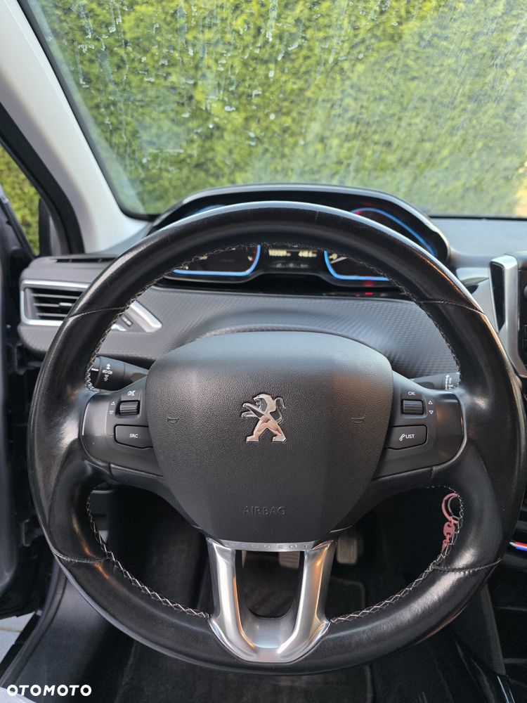 Peugeot 2008 1.2 Pure Tech Allure S&S - 16