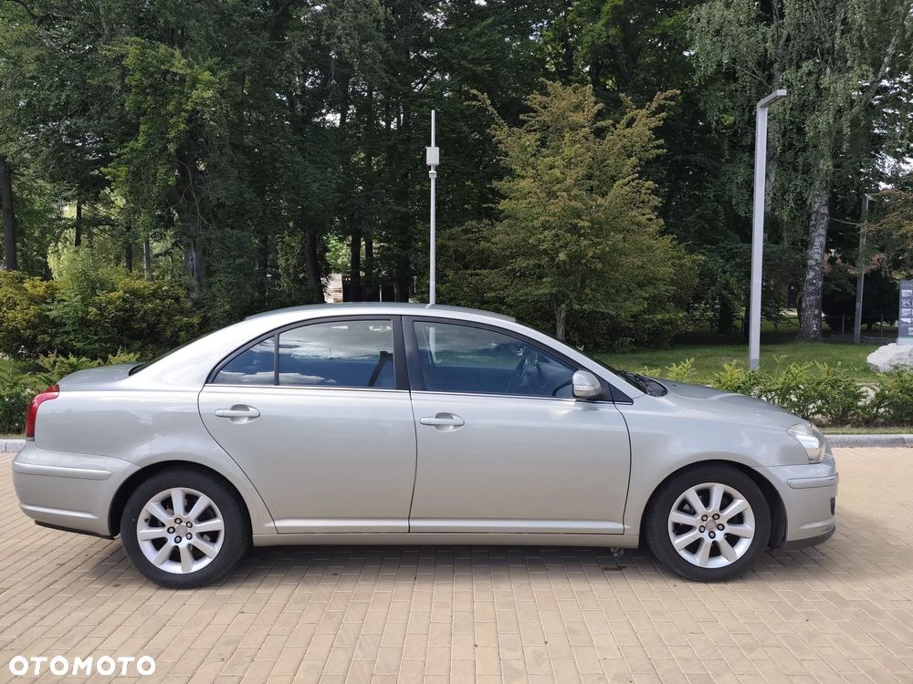 Toyota Avensis 1.8 VVT-i Sol - 4