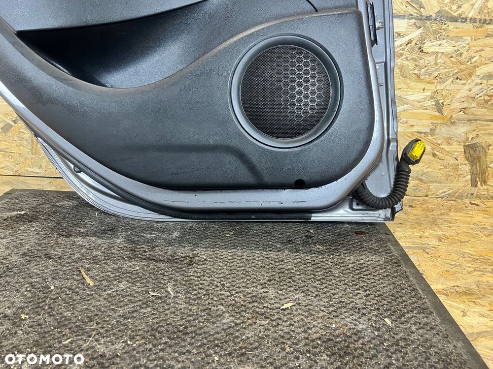 DRZWI TYLNE LEWE RENAULT SCENIC III Kod lakieru: TEKNG - 6