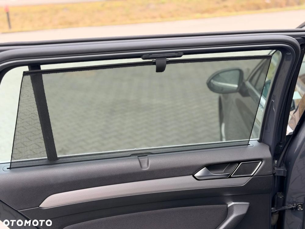 Volkswagen Passat - 31