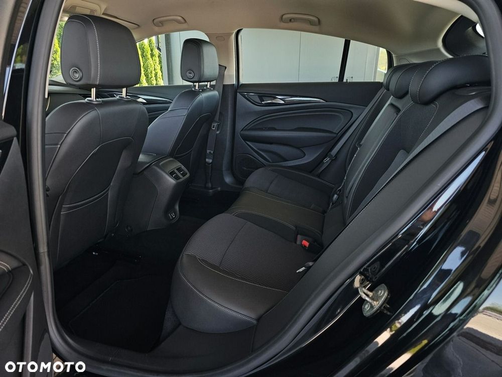 Opel Insignia - 30