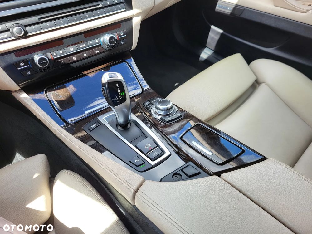 BMW Seria 5 528i - 30