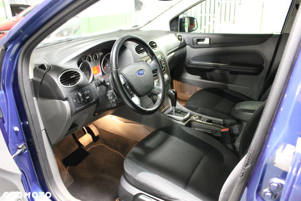 Ford Focus 2.0 Ghia - 9