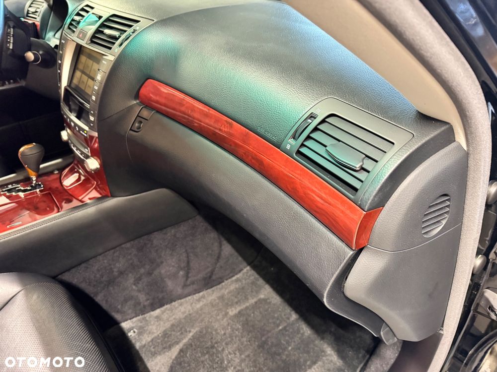 Lexus LS - 31