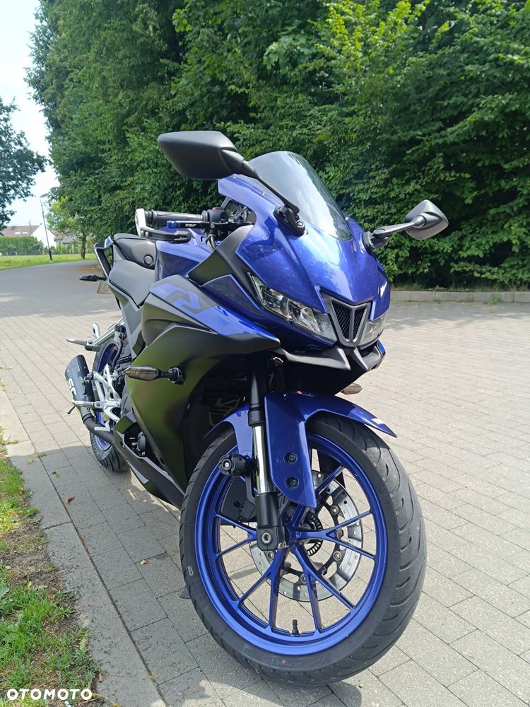 Yamaha YZF - 1