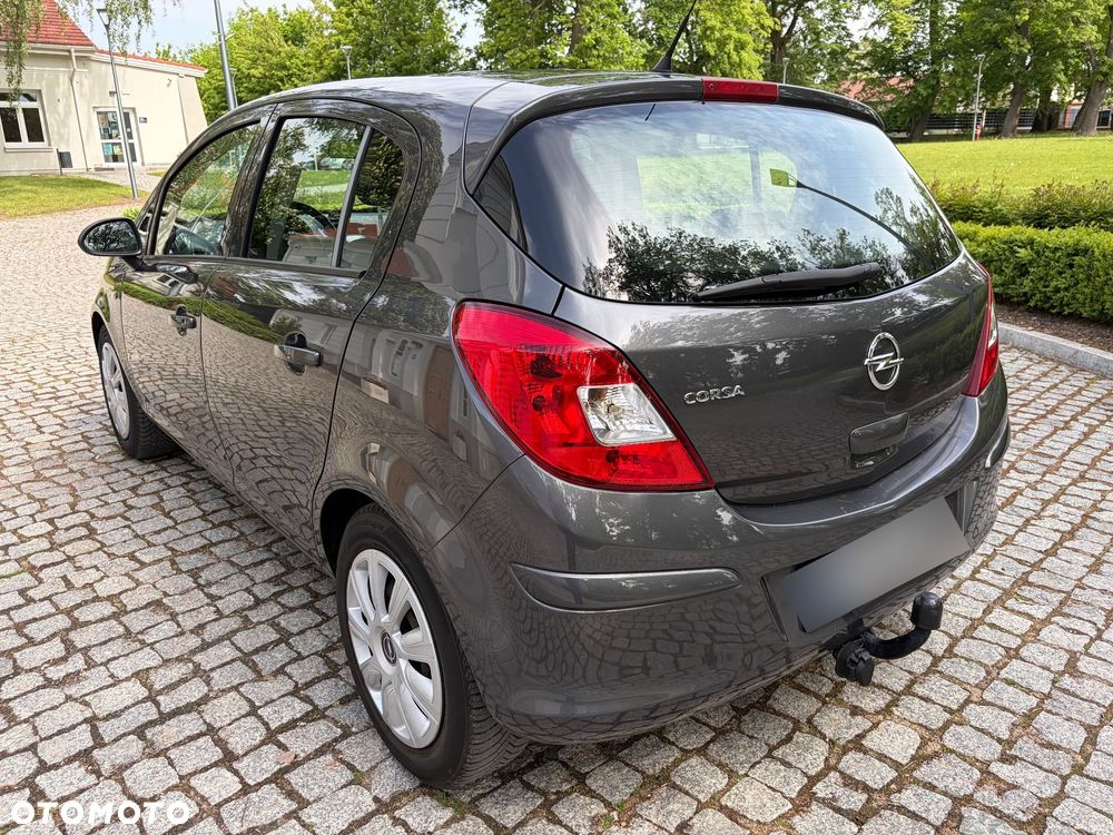 Opel Corsa 1.4 16V Cosmo - 9