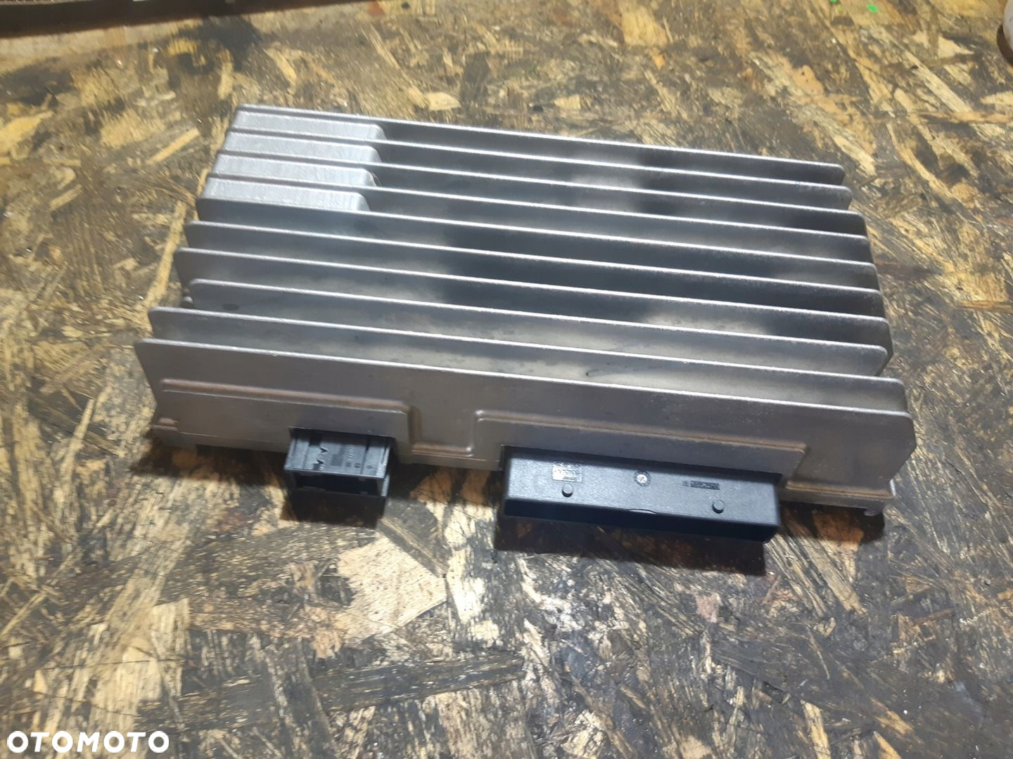 AUDI A4 B8 A5 8T Q5 WZMACNIACZ BANG OLUFSEN 8T0035223AJ - 4