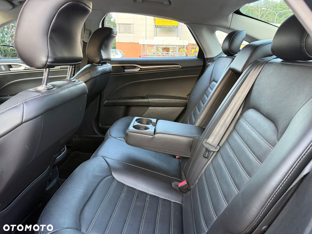 Ford Fusion - 13