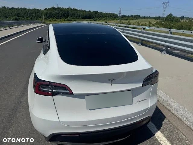 Tesla Y Long Range AWD - 13